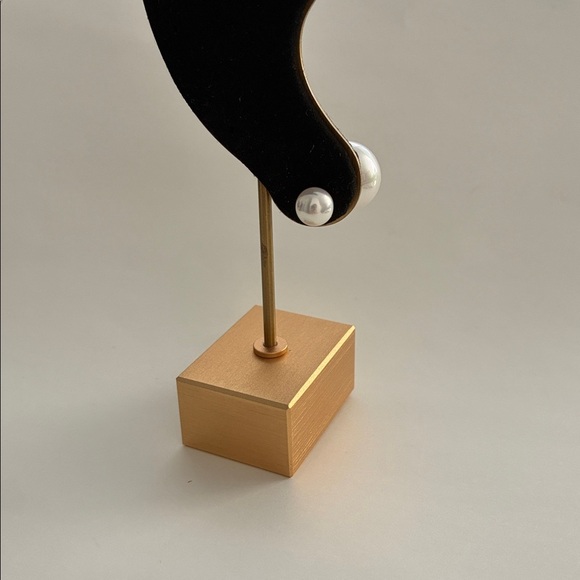 Rainbow Elegant Swarovski Pearl and Gold Earrings - Picture 5 of 9